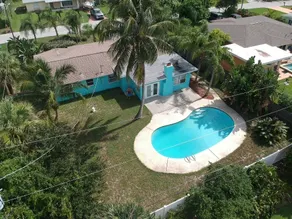 Heated Pool, Walk to Beach, Grill, Ping Pong - Image 2