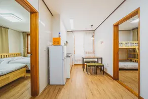 [2/Jeju Airport/Near Intercity Bus Terminal/Parking Facility Equipped] (4-5 people) B&B House 102 - Image 4