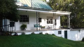 CHARMING 1800S FARM HOUSE - Image 4