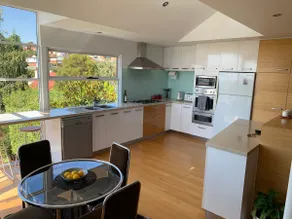 Spacious Hobart Oasis - Image 2