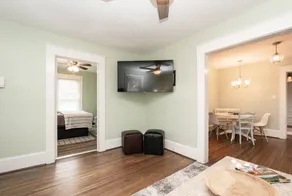 2B/1B Bungalow <5 min UNCG, Coliseum/GAC, downtown - Image 5