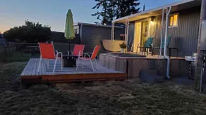 Cozy 2bd home on waterfront with hot tub - Image 4