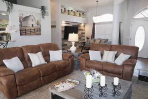 Peachland getaway with pool and tiki bar - Image 3