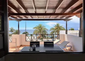 Pto del Carmen, Beachfront Cozy with Wifi & AC - Image 3