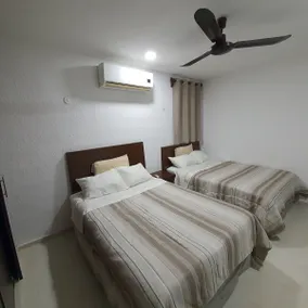 Comfortable house with a swimming pool and a very good location - Image 3