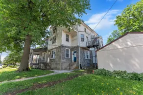 2-BR NEWLY RENOVATED, MODERN, LANSDOWNE APARTMENT - Image 4