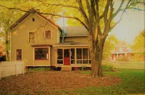 Historical Hovey Home 1/2 mile to ISU. - Image 2