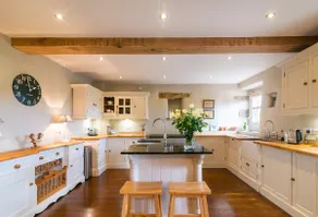 Luxury 18th Century Peak District Cottage For 16 - Image 3