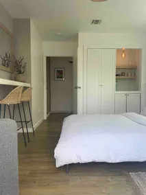 The Greenport Suite—private entry + near the beach - Image 3