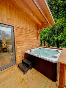 Hot tub, Shangri La 1mi, next to Battlefield Par 3 - Image 2