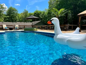 Heated Pool / hot tub/ celebrations welcome - Image 5