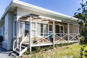 Sand Hopper Cottage, Binalong Bay - Image 2