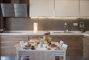 Ioanna Bayview Luxury Apartment 2BDR - Image 5