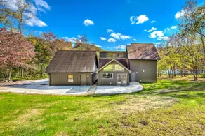 Relaxing Retreat with Beautiful Lake views - Image 2