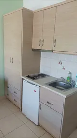 2-person floor studio in a residential complex - Image 4