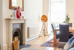 Clifton Georgian Balcony Apt - Simply Check In - Image 2