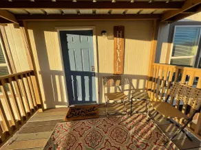 Cozy 3 bedroom Home. Close to it all! - Image 2