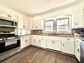 Modern, new and large house 10 minutes from downtown - Image 3