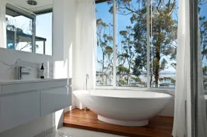 Baragoola Retreat - Luxury Waterfront Property - Image 2