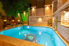 Private villa with pool - Image 3