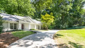 Buckhead New Charming & Spacious Home! - Image 3