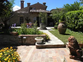 Leo's Romantic House - Image 2