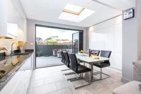 Modern Minimalist 3-Bed Duplex Apartment in York - Pass The Keys - Image 2