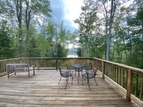 Lakefront house with stunning views - Image 3