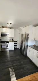 3BR 1.5 Bath patio free parking - Image 4