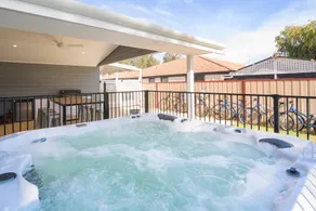 SEA BREEZE - Beachside Family Haven - Image 2