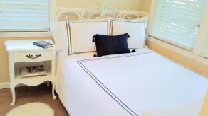Bella Grace Cottage- Clean, Comfy & Available Now - Image 4
