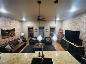 Loft on (F) St! 2 blocks to river! *No pet fee - Image 4