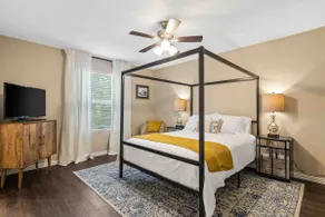 Spacious 4BR Family Home • Near TCU & Cultural Dis - Image 2
