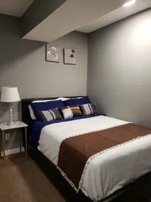 Lammy's Place. Beautiful, one bedroom plus den. - Image 2
