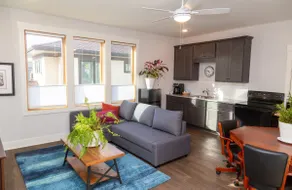 Spacious 2nd floor suite convenient to MARTA - Image 3