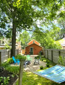 Pumpkin House. Chic downtown spotless fenced yard - Image 4