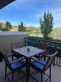 Designer Condo with lake views - Image 2