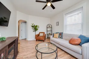 The Garden Spot Monstera Suite Free parking - Image 2
