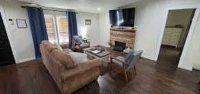 Elegantly Rustic 3 Bedroom 2 Bath Modern Farmhouse Cottage - Image 4