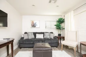 Cozy & Remodeled Home in the Heart of Mesa - Image 4