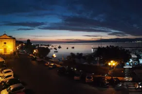 Balcony overlooking the waterfront - Image 3