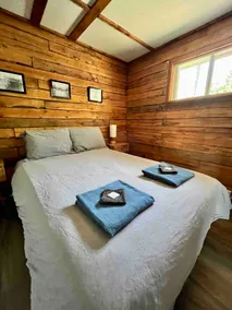 Lakefront Family Cabin with shared Hot Tub & Sauna - Image 2