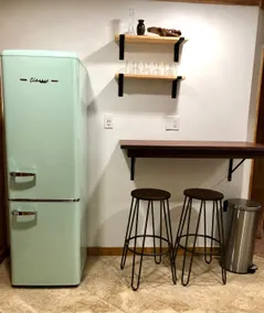 Basemnt apt, kitchen, no shared space woods w/deer - Image 4