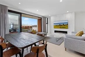luxurious 4 Bedroom Ocean View Holiday House - Image 3