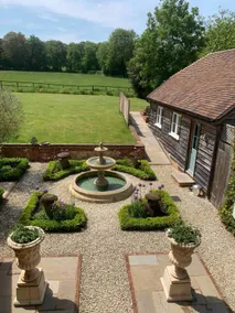Acorns, in the picturesque village of Lower Froyle - Image 4