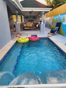 Solar Powered Luxury Villa & Private Pool Oasis - Image 3