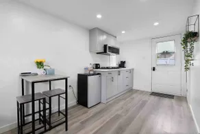 Modern Niagara studio - Image 2