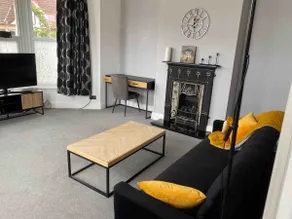 Stylish 91sqm Victoria 2 bedroom Apartment - Image 2