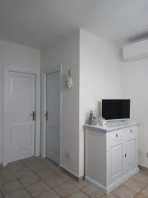 Ferienwohnung \"Bilocale Geranium Beach\" mit Terrasse und Klimaanlage - Image 4