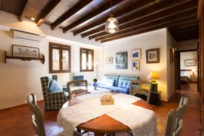 Apartment Puerta Elvira Centro free parking! - Image 3
